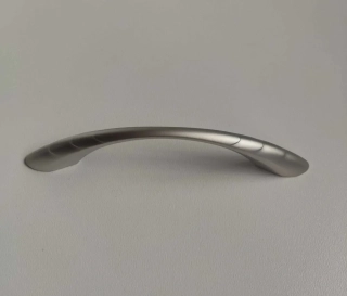 Kovová úchytka -  chrom - 9,6cm 
